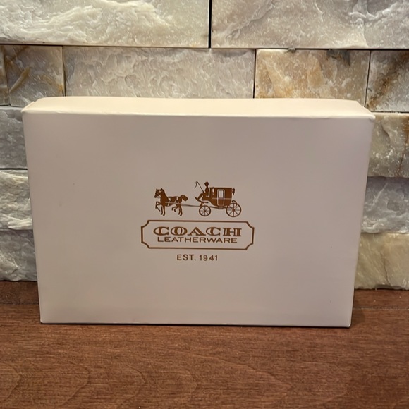 Coach wristlet - Picture 6 of 6